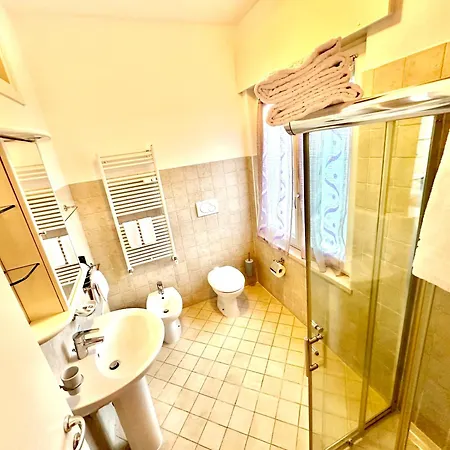 بيت ضيافة Ai Giardini -vicino Ospedale Borgo Trento E Centro Storico فيرونا