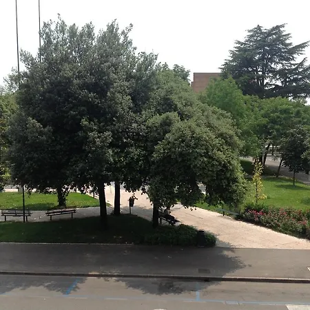 بيت ضيافة Ai Giardini -vicino Ospedale Borgo Trento E Centro Storico