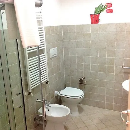 بيت ضيافة Ai Giardini -vicino Ospedale Borgo Trento E Centro Storico فيرونا