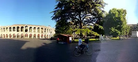 Ai Giardini -vicino Ospedale Borgo Trento E Centro Storico بيت ضيافة