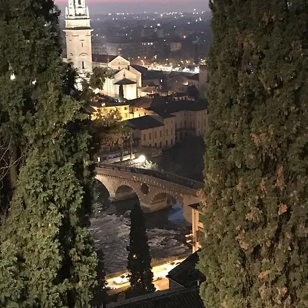 Ai Giardini -vicino Ospedale Borgo Trento E Centro Storico 2*
