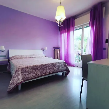 بيت ضيافة Ai Giardini -vicino Ospedale Borgo Trento E Centro Storico فيرونا